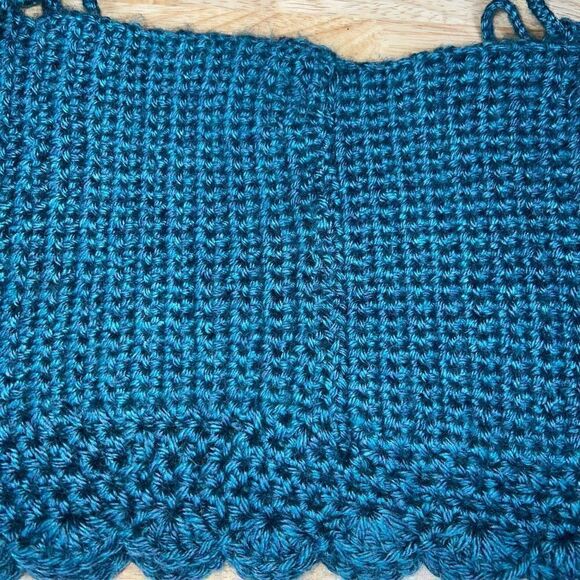 Homemade Crochet Cropped Top, Scalloped Hemline, Single Seam Up Back, Women’s L - Picture 3 of 8